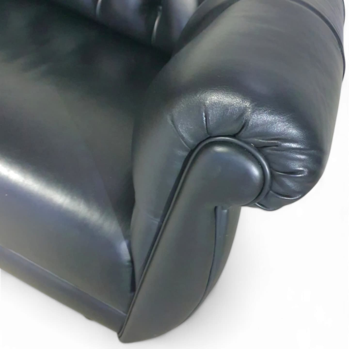 De Rotonda-bank, ontworpen door Anna Gili, is afkomstig van de Mastrangelo-tentoonstelling in 1997 in The Frozen Fountain in Amsterdam