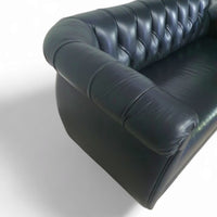 De Rotonda-bank, ontworpen door Anna Gili, is afkomstig van de Mastrangelo-tentoonstelling in 1997 in The Frozen Fountain in Amsterdam