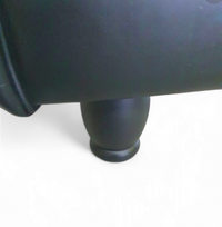 De Rotonda-bank, ontworpen door Anna Gili, is afkomstig van de Mastrangelo-tentoonstelling in 1997 in The Frozen Fountain in Amsterdam