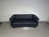 De Rotonda-bank, ontworpen door Anna Gili, is afkomstig van de Mastrangelo-tentoonstelling in 1997 in The Frozen Fountain in Amsterdam