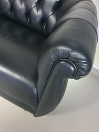 De Rotonda-bank, ontworpen door Anna Gili, is afkomstig van de Mastrangelo-tentoonstelling in 1997 in The Frozen Fountain in Amsterdam