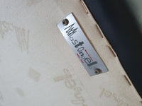 De Rotonda-bank, ontworpen door Anna Gili, is afkomstig van de Mastrangelo-tentoonstelling in 1997 in The Frozen Fountain in Amsterdam