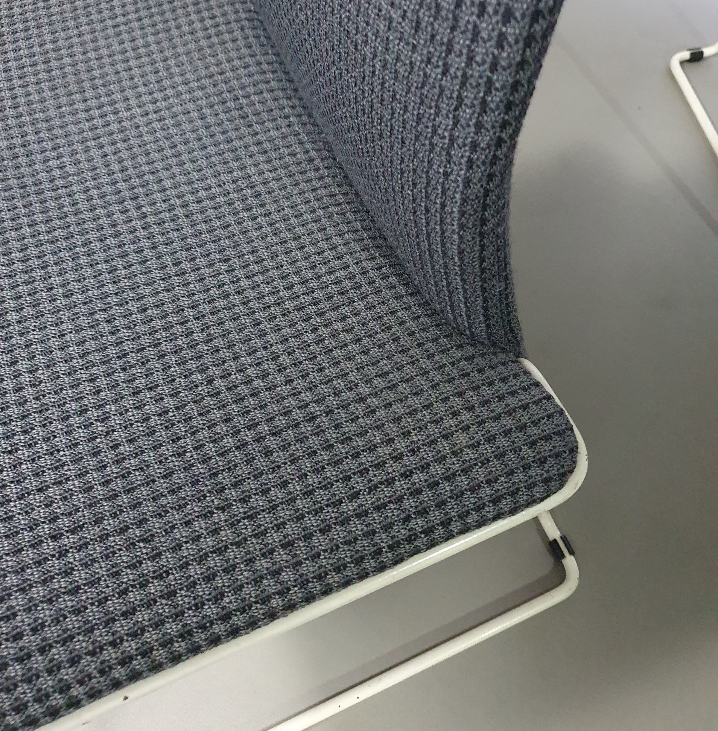 Walter antonis stoelen voor Henny de Jong.