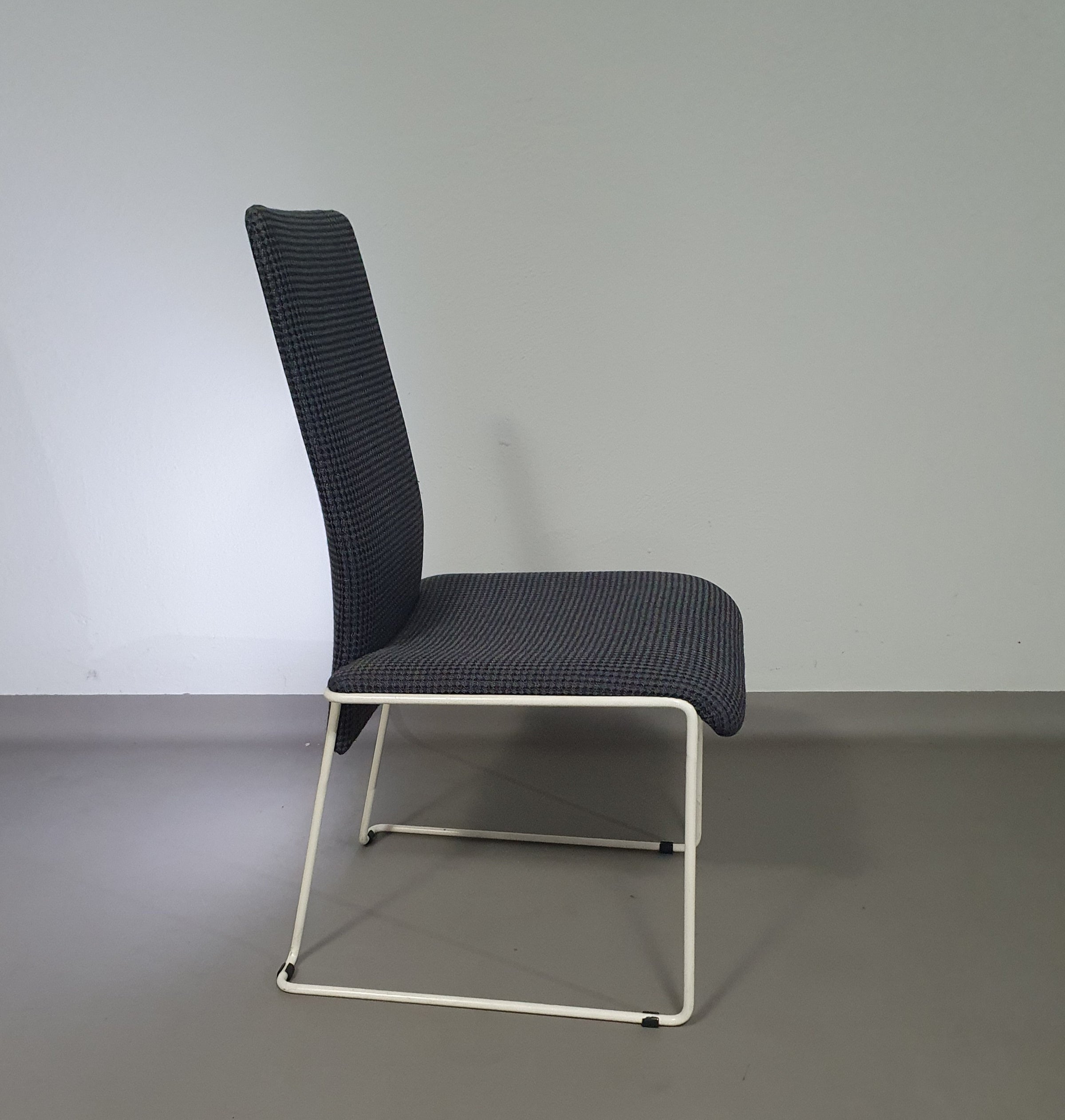 Walter antonis stoelen voor Henny de Jong.