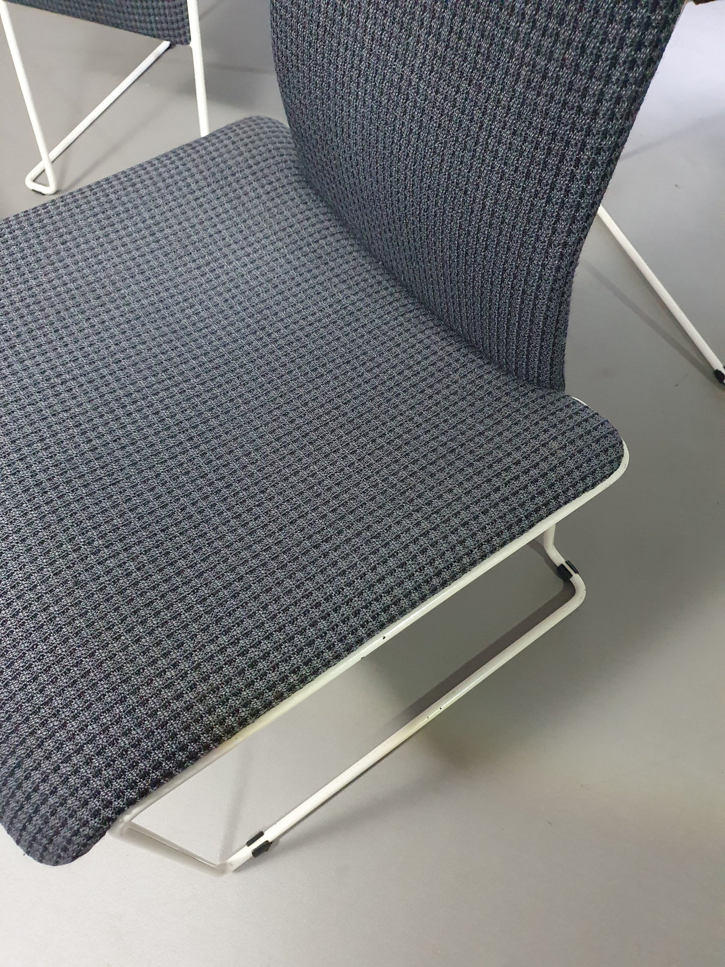 Walter antonis stoelen voor Henny de Jong.