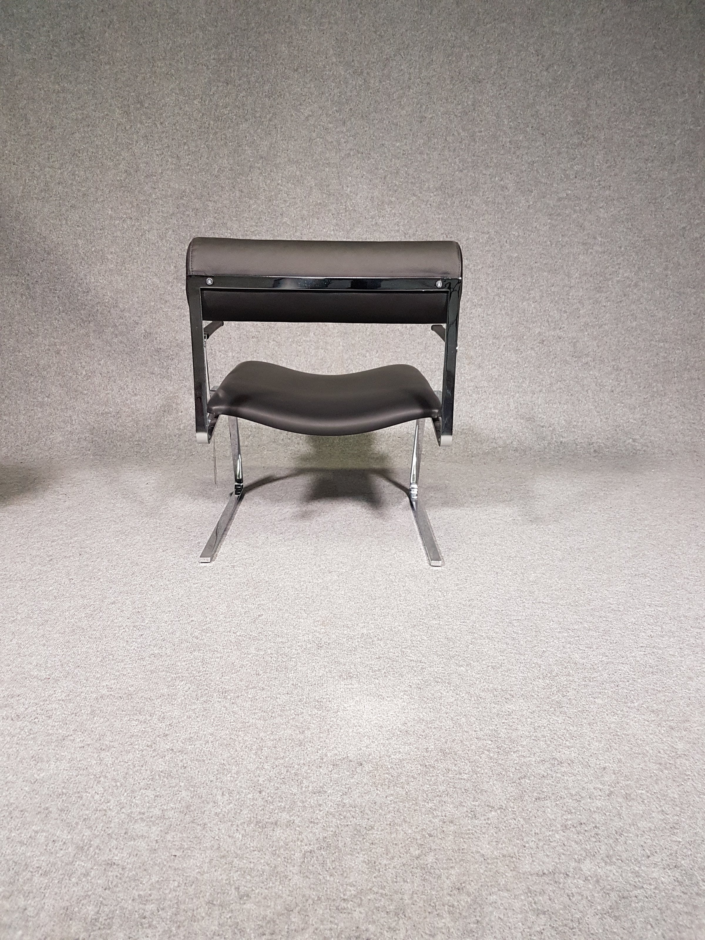 Leather and chrome lounge chair Cricket Plus by Joe Colombo, reissue from ICF International Carnovali - New