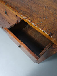 Spaans kastanjehouten dressoir
 Antiqu bar toonbank. Slager bar toonbank