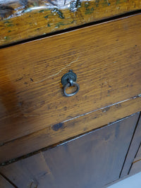 Spaans kastanjehouten dressoir
 Antiqu bar toonbank. Slager bar toonbank