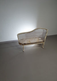Prachtige oude Art Nouveau, onafgewerkte Franse canapé/chaise longue met zwanenhals armleuningen