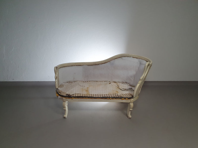 Prachtige oude Art Nouveau, onafgewerkte Franse canapé/chaise longue met zwanenhals armleuningen