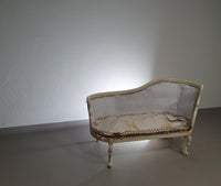 Prachtige oude Art Nouveau, onafgewerkte Franse canapé/chaise longue met zwanenhals armleuningen