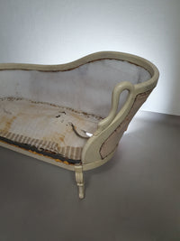 Prachtige oude Art Nouveau, onafgewerkte Franse canapé/chaise longue met zwanenhals armleuningen