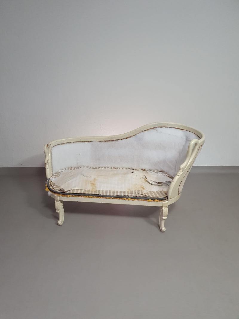 Prachtige oude Art Nouveau, onafgewerkte Franse canapé/chaise longue met zwanenhals armleuningen