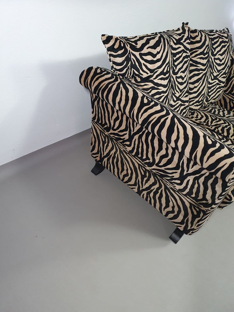 Zware 80's zebra print bank. Zeer goede staat.