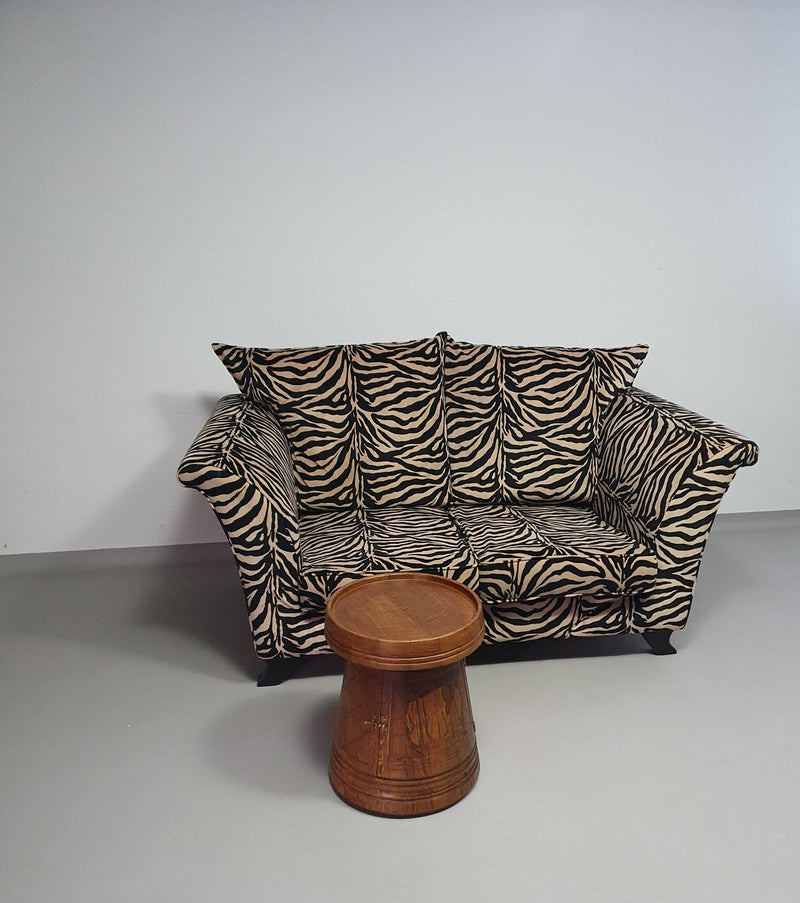 Zware 80's zebra print bank. Zeer goede staat.