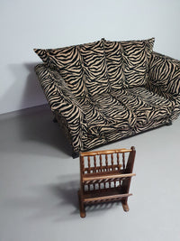 Zware 80's zebra print bank. Zeer goede staat.