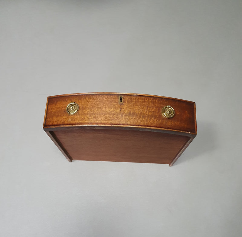 Mahoniehouten Victoriaanse "Heldense" salontafel / trommeltafel met leren blad op messing wielen. Jaren '80