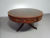 Mahoniehouten Victoriaanse "Heldense" salontafel / trommeltafel met leren blad op messing wielen. Jaren '80