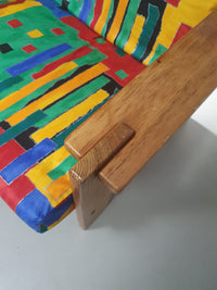 Fauteuil uit Frankrijk, daterend uit de jaren 60. Het frame is gemaakt van grenen en verkeert in originele, goed gepresenteerde staat. Ontwerper (voor zover bekend) onbekend.