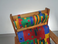 Fauteuil uit Frankrijk, daterend uit de jaren 60. Het frame is gemaakt van grenen en verkeert in originele, goed gepresenteerde staat. Ontwerper (voor zover bekend) onbekend.