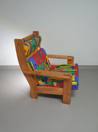 Fauteuil uit Frankrijk, daterend uit de jaren 60. Het frame is gemaakt van grenen en verkeert in originele, goed gepresenteerde staat. Ontwerper (voor zover bekend) onbekend.