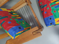 Fauteuil uit Frankrijk, daterend uit de jaren 60. Het frame is gemaakt van grenen en verkeert in originele, goed gepresenteerde staat. Ontwerper (voor zover bekend) onbekend.