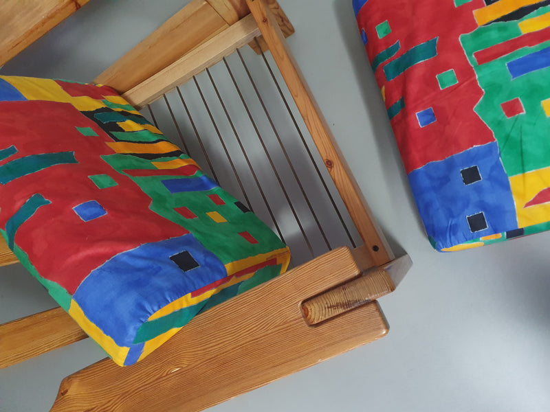 Fauteuil uit Frankrijk, daterend uit de jaren 60. Het frame is gemaakt van grenen en verkeert in originele, goed gepresenteerde staat. Ontwerper (voor zover bekend) onbekend.