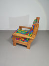 Fauteuil uit Frankrijk, daterend uit de jaren 60. Het frame is gemaakt van grenen en verkeert in originele, goed gepresenteerde staat. Ontwerper (voor zover bekend) onbekend.