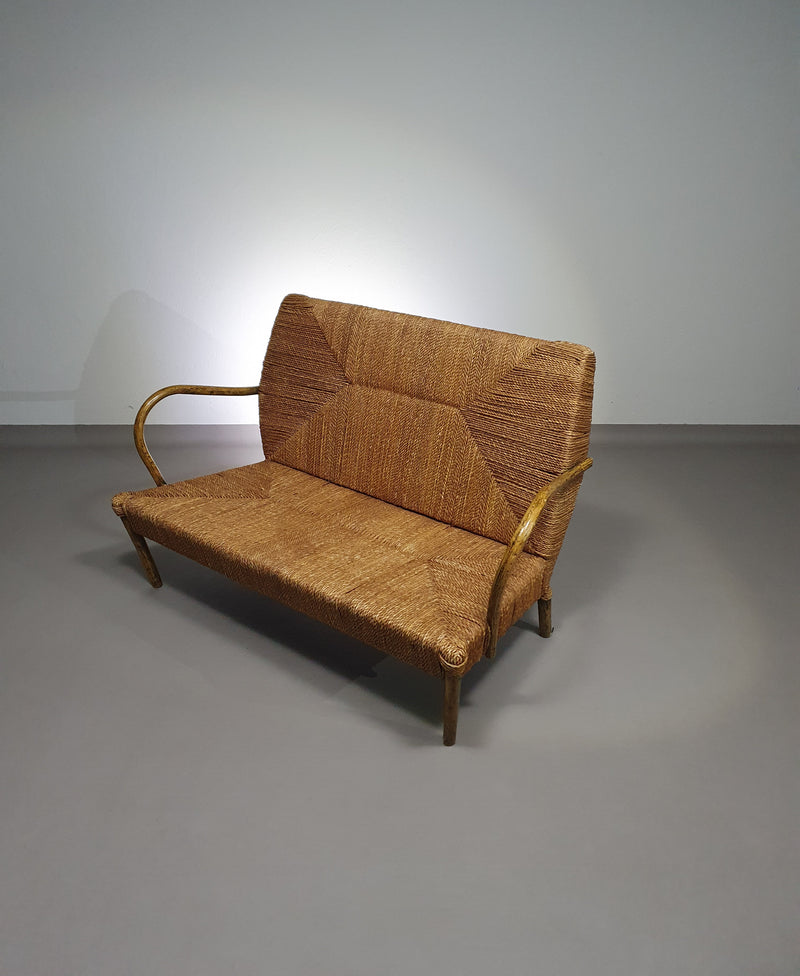 Vintage Franse papercordbank met een metalen frame