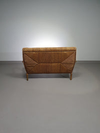 Vintage Franse papercordbank met een metalen frame