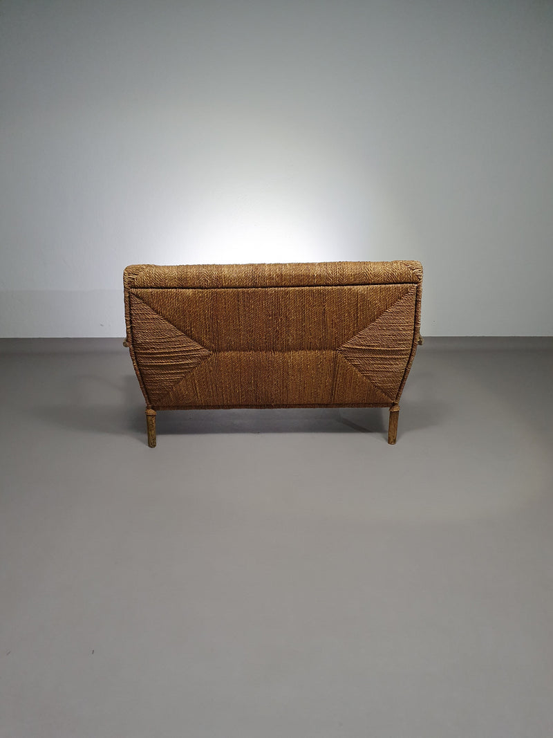 Vintage Franse papercordbank met een metalen frame