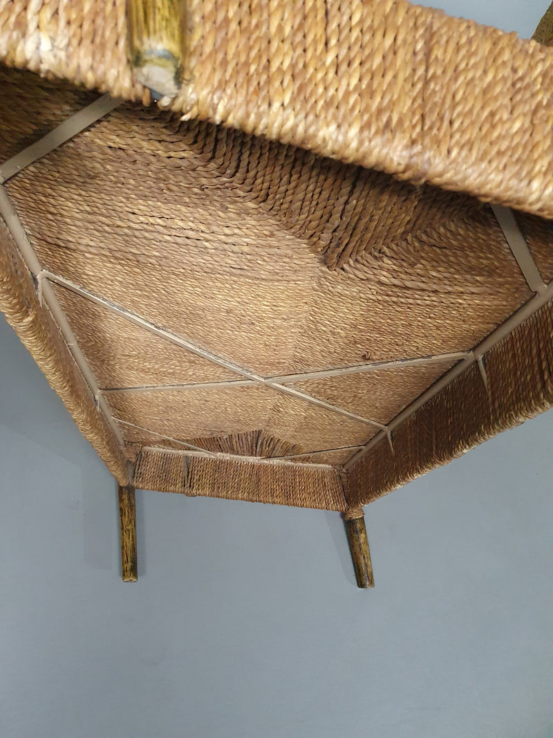 Vintage Franse papercordbank met een metalen frame