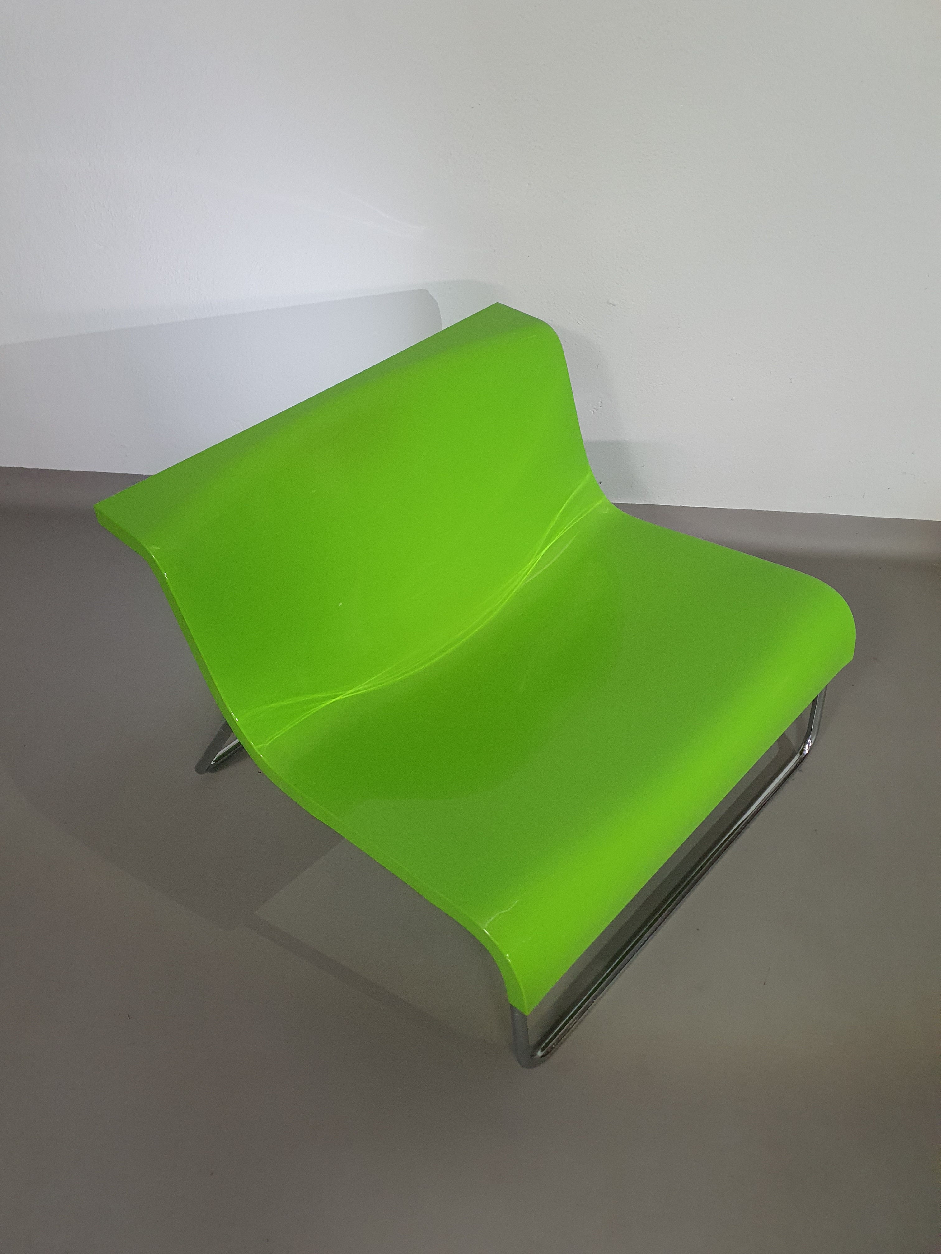 カルテル　Piero Lissoni ピエロリッソーニ　ラウンジチェア　FORM Form lounge chair by Piero Lissoni for Kartell – Logohuman