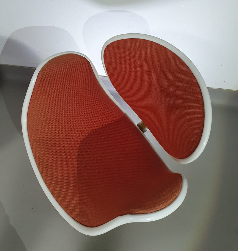 Pierre Paulin first edition tulip set. 2 x chairs and side table. Little tulip chairs F545  #pierrepaulin #tulipchairpaulin #littletulipchair #firsteditiontulipchairpaulin #littletulipchair #littletulipchair1steditionartifort