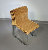 Stapelbare rieten, rotan stoelen (4) model S.21 op een verchroomde stalen structuur. Ontworpen door Tito Agnoli
