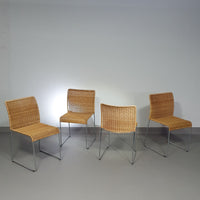 Stapelbare rieten, rotan stoelen (4) model S.21 op een verchroomde stalen structuur. Ontworpen door Tito Agnoli