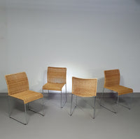 Stapelbare rieten, rotan stoelen (4) model S.21 op een verchroomde stalen structuur. Ontworpen door Tito Agnoli