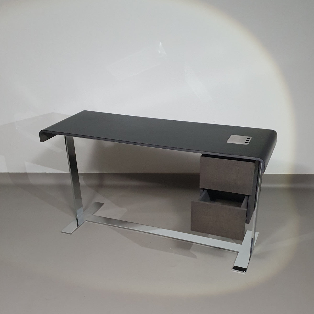 Eileen designed by Antonio Citterio for B&B Italia is a desk