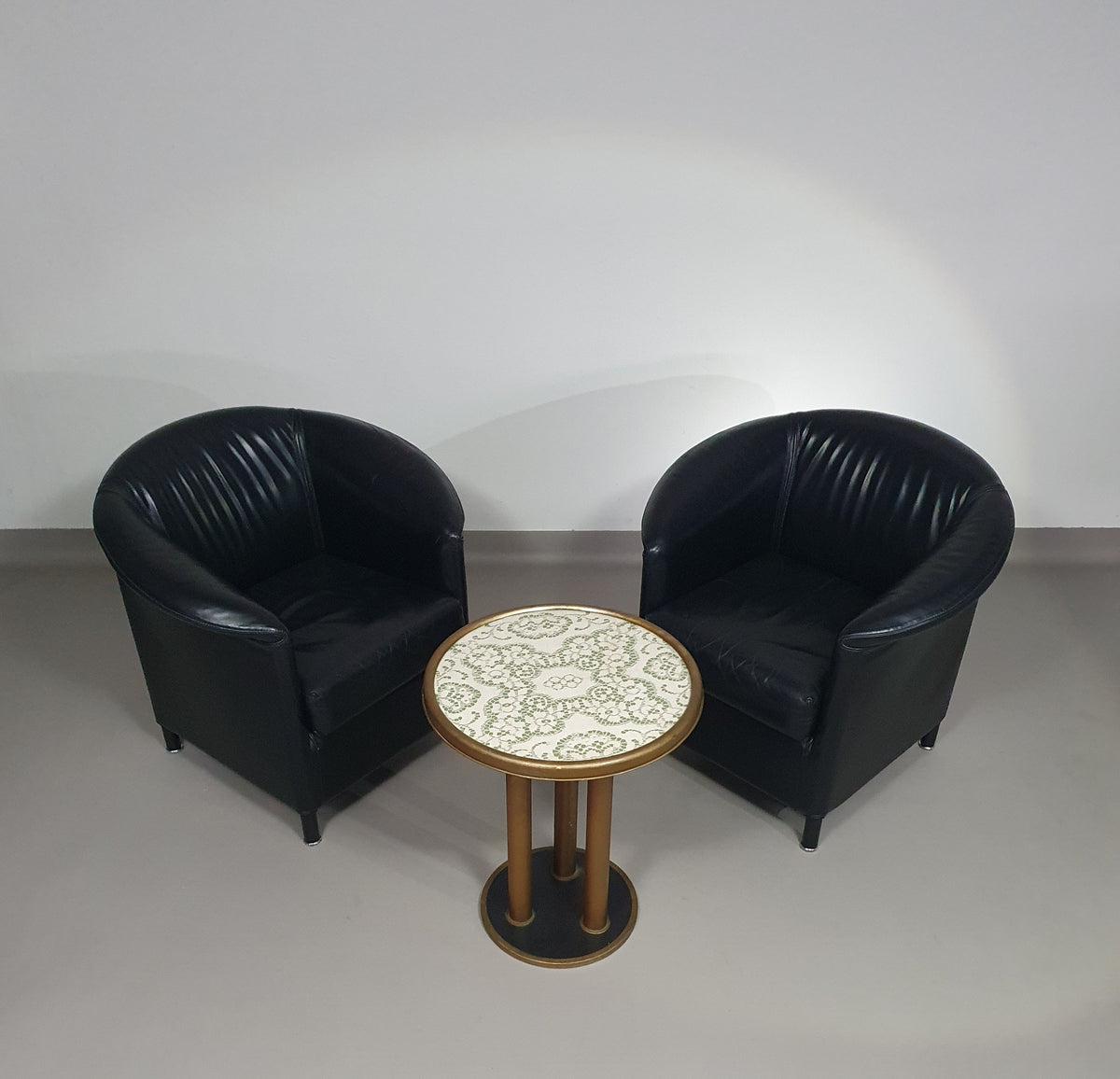 Aura chairs / black leather by Paolo Piva for Wittmann 1980