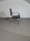 2 leren chromen klapstoelen