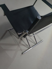 2 leren chromen klapstoelen