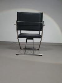 2 leren chromen klapstoelen