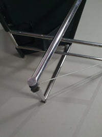 2 leren chromen klapstoelen