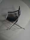 2 leren chromen klapstoelen