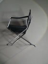 2 leren chromen klapstoelen