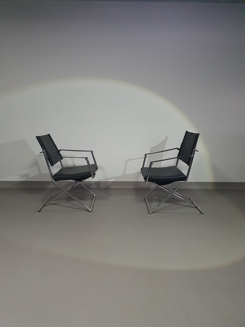 2 leren chromen klapstoelen