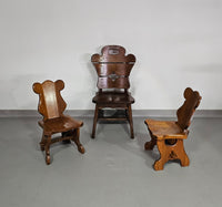 2 Brutalistische kinderstoelen