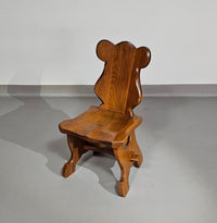 2 Brutalistische kinderstoelen