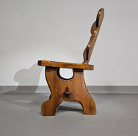 2 Brutalistische kinderstoelen