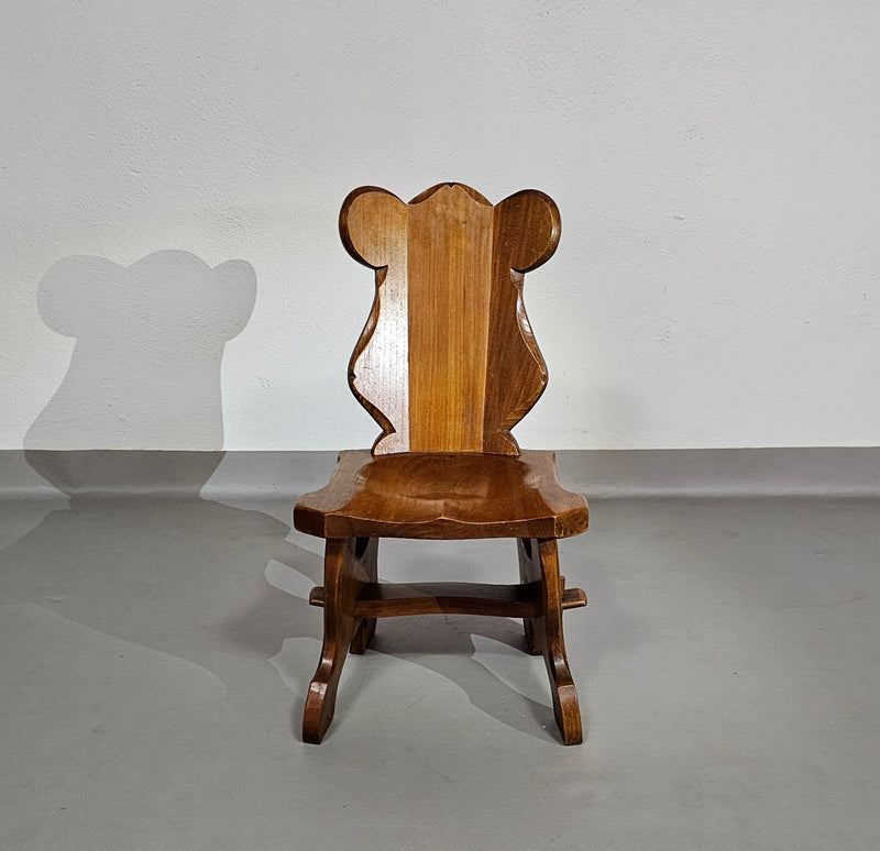 2 Brutalistische kinderstoelen